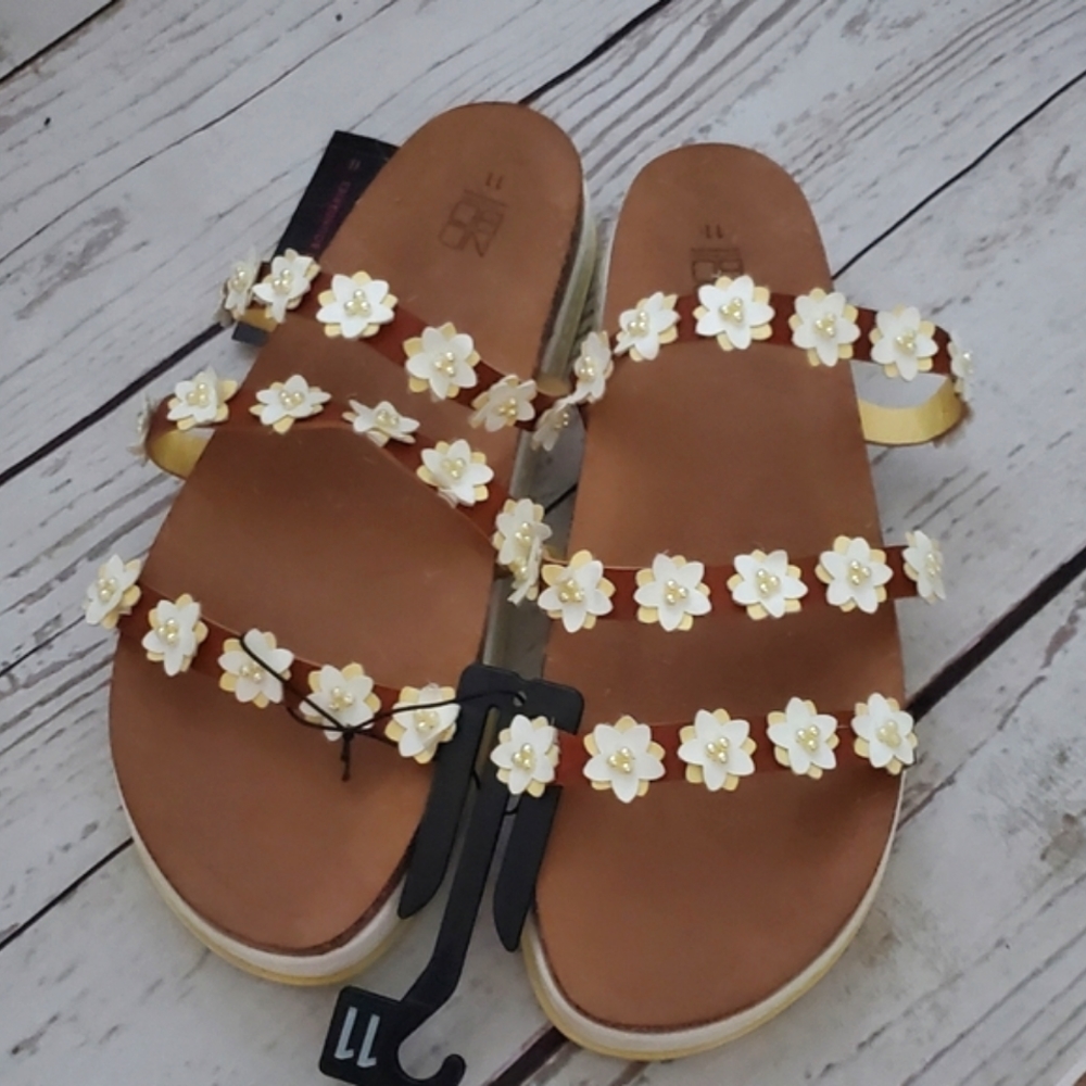 No Boundaries women's comfort foot bed sandals flowers, faux pearls yellow 11